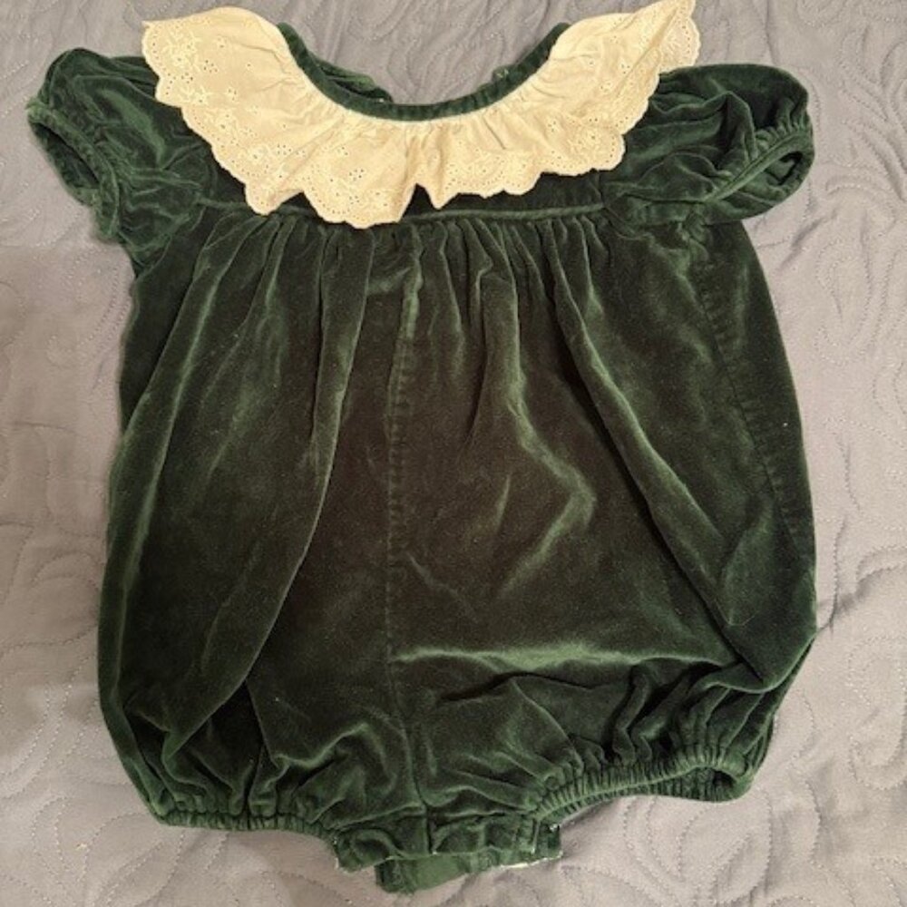 INFANT GIRLS GREEN VELVET CHRISTMAS OUTFIT, SIZE 12 MONTHS Willow